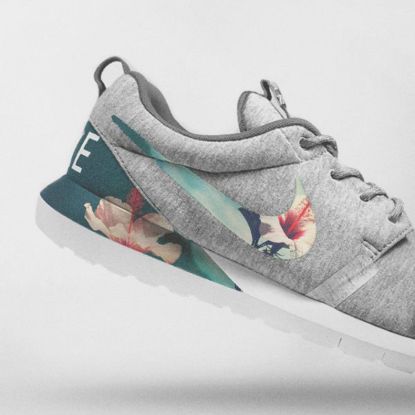تصویر  کفش رانینگ سفارشی Nike Floral Roshe